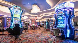 p828 game lobby displaying slots and live dealer options on mobile